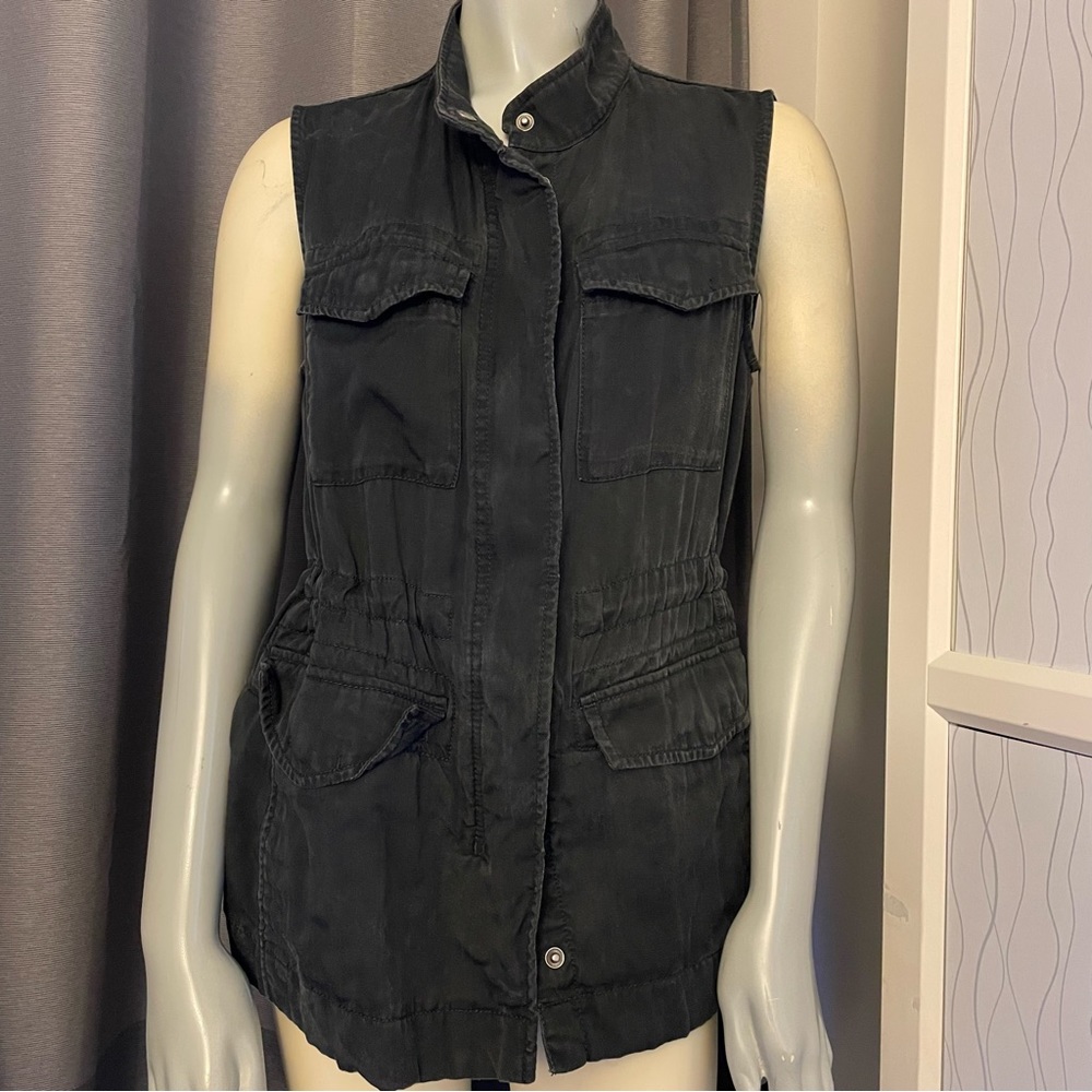 Gap dark gray utility vest in EUC.  Size M womens